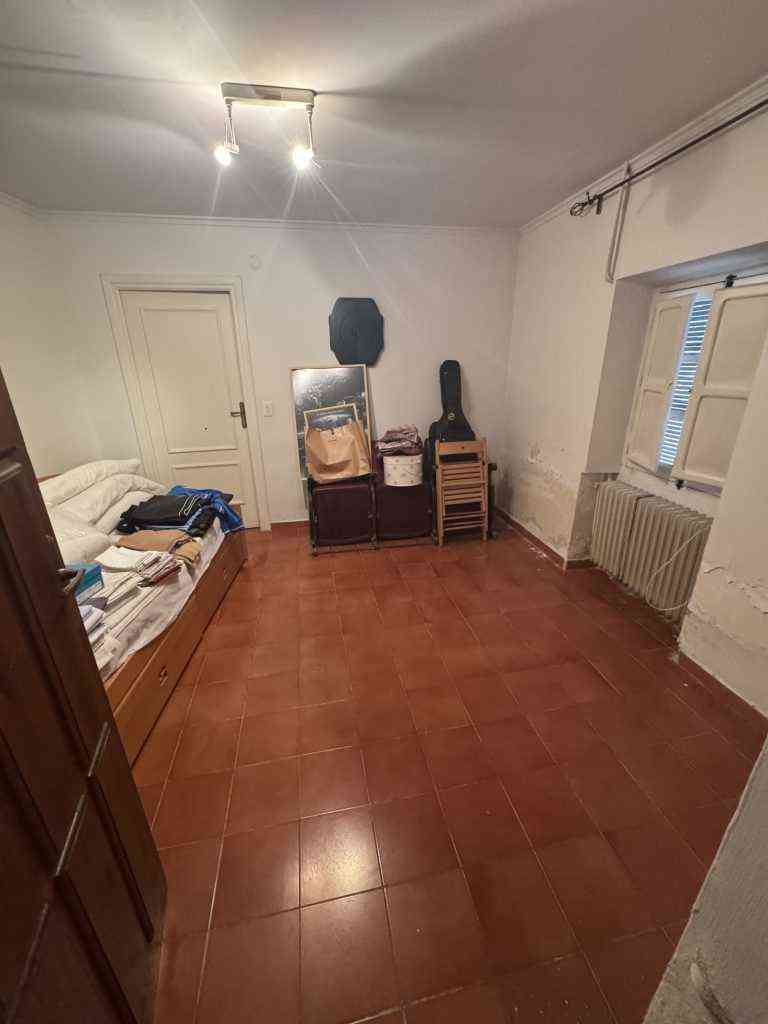casa con recibidor amplio, baño , patio y con entrada a hall