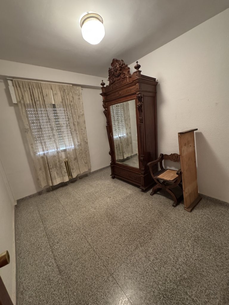 piso exterior, con entrada a distribuidor