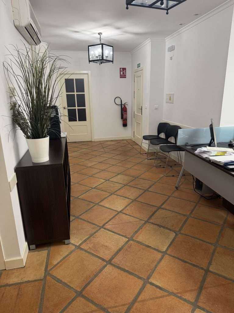 entrada al piso con hall recibidor