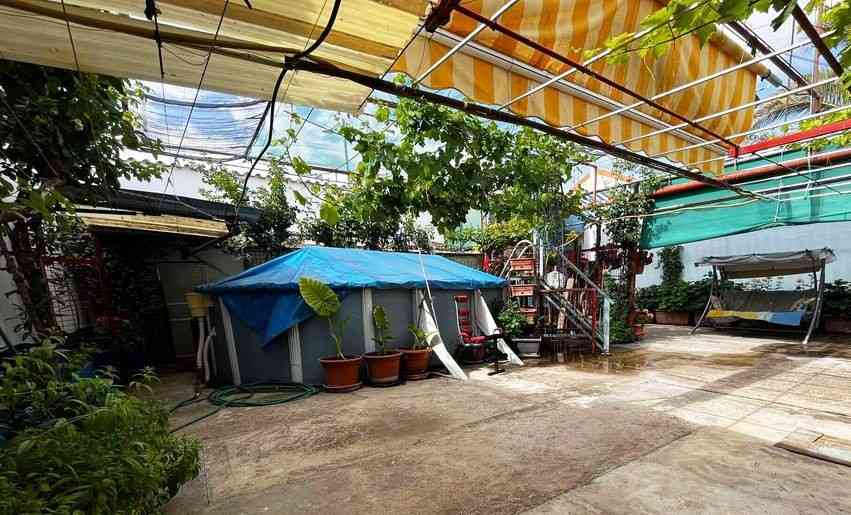 Solar con cocinilla, con varias habitaciones