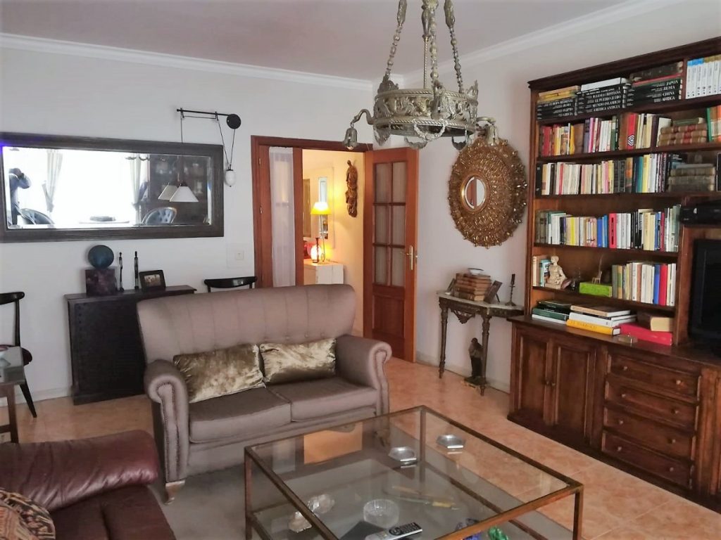 entrada con muebles en lanco