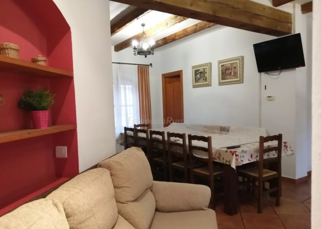 chalet o casa rural con 6 dormitorios