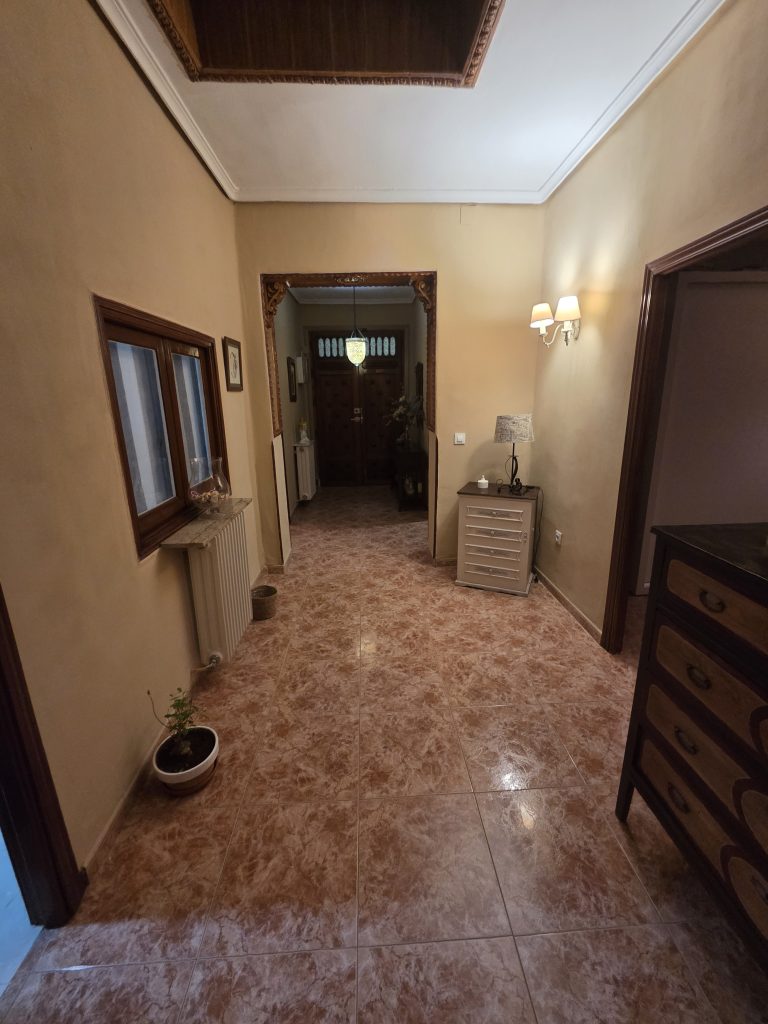 Casa de Pueblo con entrada independiente a hall