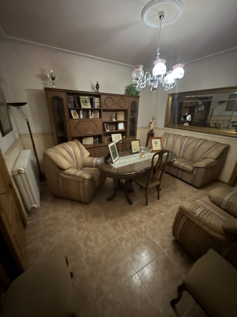 CASA DE PLANTA BAJA CON HALL RECIBIDOR