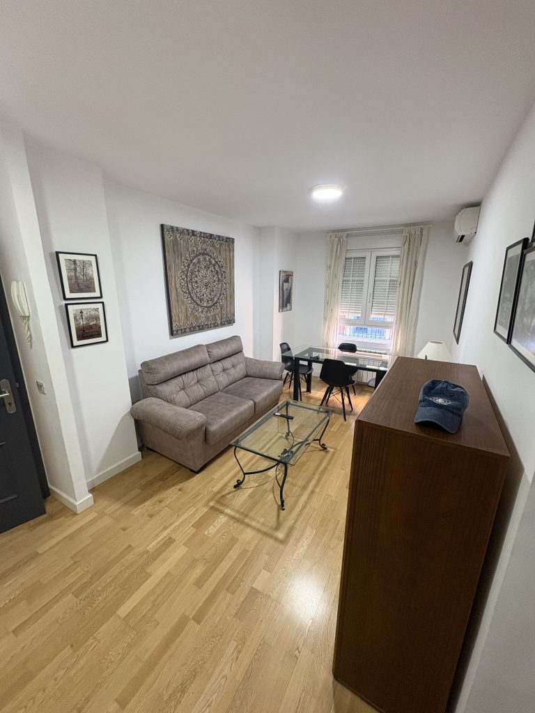 piso con entrada al salon