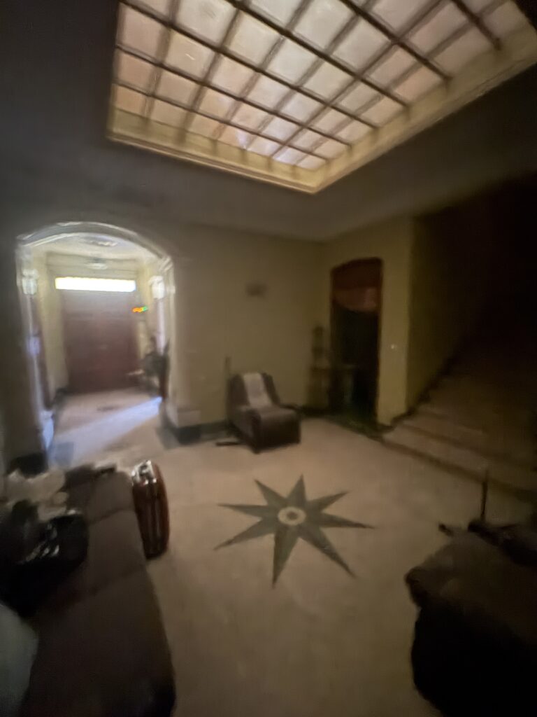 Casa antigua con recibidor