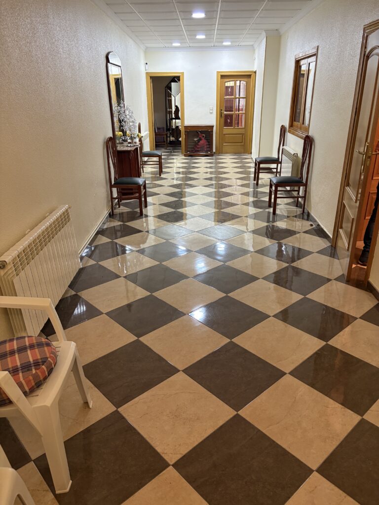 CASA SEMINUEVA